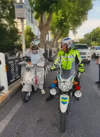 湖北交警爆火